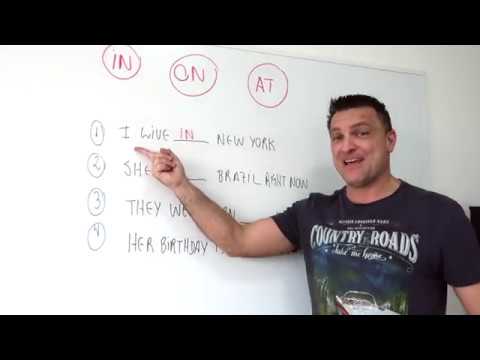 in on at - preposições de local