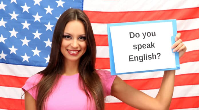 Mulher aprendendo o jeito mais fácil de aprender inglês