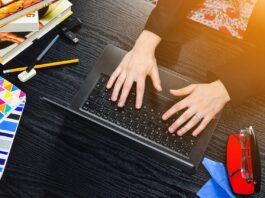 Pessoa aprendendo o verbo to be