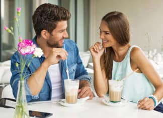 Imagem de um casal representando as Cantadas em inglês