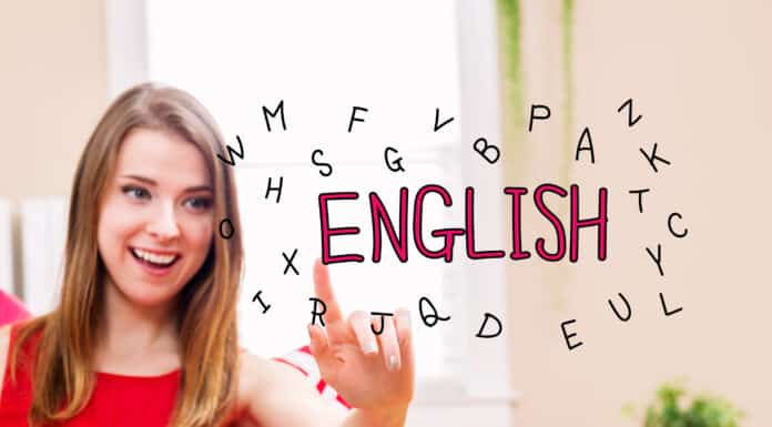 Mulher estudando Verbos modais em inglês