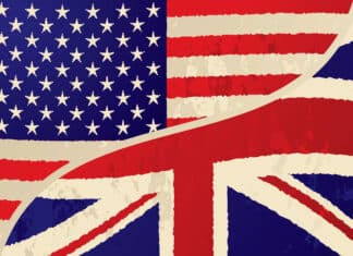 Bandeira dos EUA e Inglaterra mostrando Diferenças linguísticas entre os países de língua inglesa
