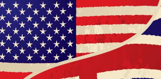 Bandeira dos EUA e Inglaterra mostrando Diferenças linguísticas entre os países de língua inglesa