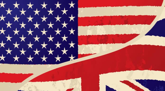 Bandeira dos EUA e Inglaterra mostrando Diferenças linguísticas entre os países de língua inglesa