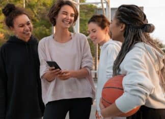 mulheres estudando esportes em inglês